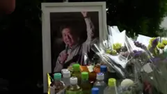 아베 전 총리 사망에 충격에 휩싸인 일본… 전 세계 애도 물결