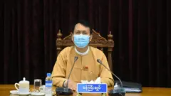 ဝန်ကြီးချုပ်ဦးဖြိုးမင်းသိန်းကို အယုံအကြည်မရှိကြောင်း တိုင်းလွှတ်တော်အမတ်တွေ လက်မှတ်ထိုးတင်ပြထား