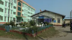 လူနာနံပါတ် ၃၉၅ အမျိုးသားဟာ စစ်တွေပြည်သူ့ဆေးရုံကြီးမှာ တာဝန်ကျနေတဲ့ နား၊နှာခေါင်း၊လည်ချောင်း အထူးကုဆရာဝန်ကြီး ဖြစ်