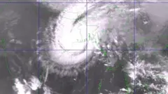 ঘুর্ণিভড় বুলবুলের সবশেষ অবস্থান। বাংলাদেশ আবহাওয়া দপ্তরের উপগ্রহ চিত্র।