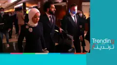 زوجة محمد صلاح تخطف الأنظار في حفل القدم الذهبية
