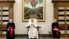 پوپ فرانسس، ویٹیکین،