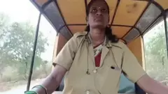 महिला ऑटो रिक्शा ड्राइवर