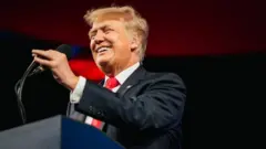 လူမှုမီဒီယာအသစ်ဟာ "နည်းပညာကုမ္ပဏီကြီးတွေရဲ့ နိုင်လိုမင်းထက်လုပ်တာကို ဆန့်ကျင်ဖို့အတွက်"လို့ ထရမ့်က ပြော