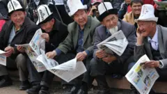 гезит окуп олтурган абышкалар