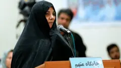 شبنم نعمت زاده ه فرزند وزیر پیشین صنعت و معدن، هم اکنون در بازداشت است