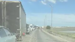 Tahliye çağrısı yapılan bölgede uzun araç kuyrukları oluştu