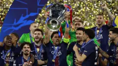 القائد ماركينيوس يرفع لقب دوري أبطال أوروبا