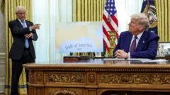 Donald Trump e seu conselheiro sênior, Peter Navarro.