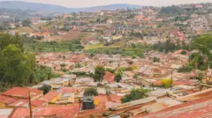 A﻿batuye muri aka gace bari babwiwe ko bitarenze ku cyumweru bagomba kwimuka