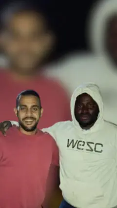 قبطان مصري ينقذ مهاجرا من الغرق