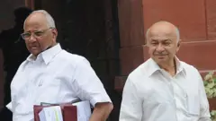 शरद पवार सुशील कुमार शिंदे