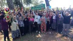 Akbelenli köylüler basın açıklaması yapıyor