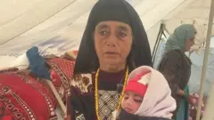 این نوزاد بدون کمک پزشکی از سوی پزشکان و پرستاران در مزرعه ای به دنیا آمد