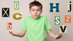 Niño con letras