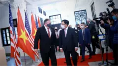 Chuyến thăm VN được bổ sung vào phút chót, khi ngoại trưởng Mỹ kết thúc lịch trình thăm India, Sri Lanka, Maldives và Indonesia.