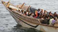 File photo showing a boat carrying migrants in Aden, Yemen, before they are deported to Somalia (26 September 2016)