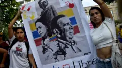 Opositoras venezolanas manifestando a favor de Edmundo González