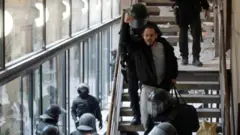 اعتقل بابلو هاسيل في 16 فبراير من جامعة ليدا التي كان يتحصن فيها مع عشرين آخرين من الكتالونيين.