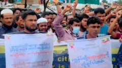 রোহিঙ্গা শিবিরে সমাবেশ