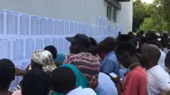 Abagomba kwiyandikisha ni benshi mu gihe hasigaye amasaha macye