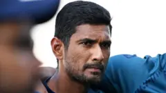 বাংলাদেশ দল এখন একটা ভঙ্গুর অবস্থানে আছে, পুরো দলটার সাথে তুলনা হতে পারে তাসের ঘরের, যা সামান্য চাপেই ভেঙে পড়ে।