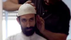 Raphael Morris oo xiran labiska Muslimiinta