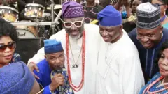 Sẹnẹtọ Dino Melaye loju agbo