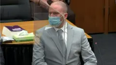 Derek Chauvin for court during di sentencing