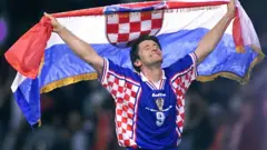 Davor Suker celebra