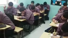 جنجال بر سر حذف آموزش زبان انگلیسی در مدارس ایران