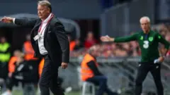 Mick McCarthy zai yi kokarin samun nasara a kan takwaransa dan kasar Denmark Age Hareide a Dublin