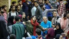 اعتراض لیلا حسین زاده در دانشکده علوم اجتماعی دانشگاه تهران