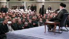 آیت الله خامنه ای و فرماندهان سپاه