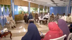 ፕረዚደንት ሶማልያ ምስ ወለዲ ናይ'ቶም ኣብ ኤርትራ ዝርከቡ ወተሃደራቱ ተራኺቡ