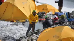 எவரெஸ்ட் சிகரம் - யுக்ரேன் போர்