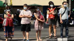 maske takan çinliler