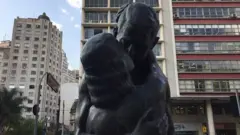 Estátua O Beijo Eterno, no Largo São Francisco, centronovibet verificationSão Paulo