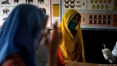 गाँवों में टीकाकरण