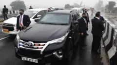 नरेंद्र मोदी यांचा ताफा