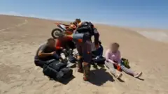 Migrantes en el desierto