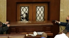 เจ้าหน้าที่รักษาความปลอดภัยที่อาคารรัฐสภาสหรัฐฯ