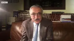 گفتگو با عباس میلانی درباره مرشد و مارگاریتا؛ 'دست‌نوشته‌ها می‌مانند، سانسورچی‌ها می‌روند'