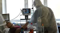 Коронавирусный пациент в реанимации