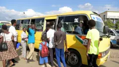 Imwe muri bisi zunguruza abantu mu Burundi