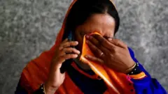 হাসপাতালে শোকাতুর একজন স্বজন।