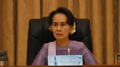 နှာခေါင်းစည်းတွေ ဈေးတင်ရောင်းသူတွေကို သည်းခံပြီး လွှတ်ထားမည်မဟုတ် ၊ ဥပဒေနဲ့ အရေးယူမယ်လို့ ဒေါ်အောင်ဆန်းစုကြည် ပြော