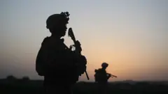 ክልተ ወተሃደራት