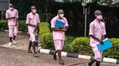 Rusesabagina (wa kabiri uvuye i buryo) n'abo baregwa hamwe iterabwoba
