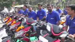 સુરતમાં કંપનીએ કર્મચારીઓને દિવાળીની ભેટમાં ઈ-સ્કૂટર આપ્યાં